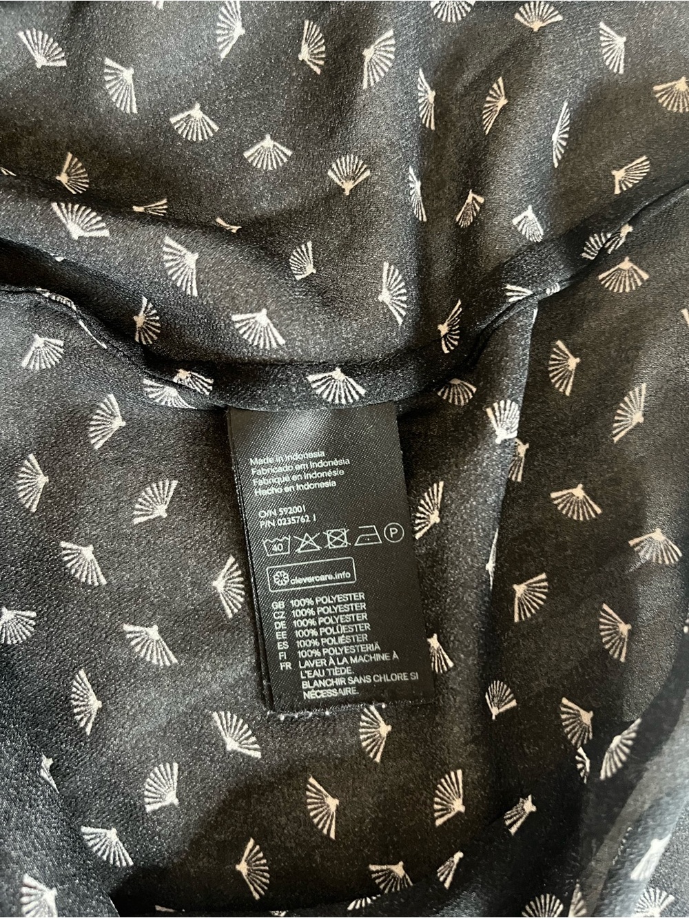 H&M Black Geometric Print Pleated Pintuck Blouse Size 2 - Picture 10 of 10